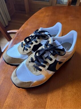 Nike Low-Top Runner Sneakers in White, Black & Tan